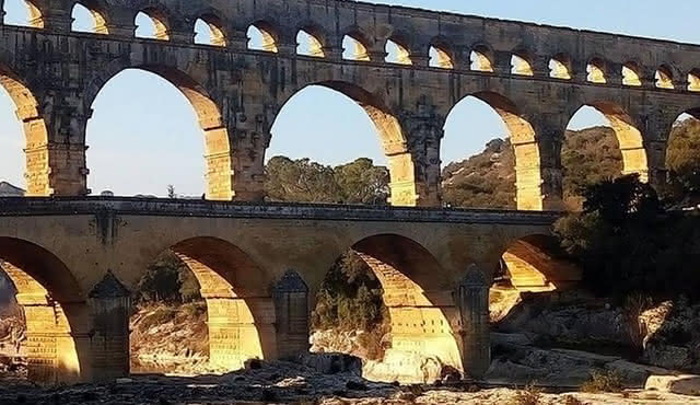 Tour por la Provenza, Nimes y Uzes por Avignon