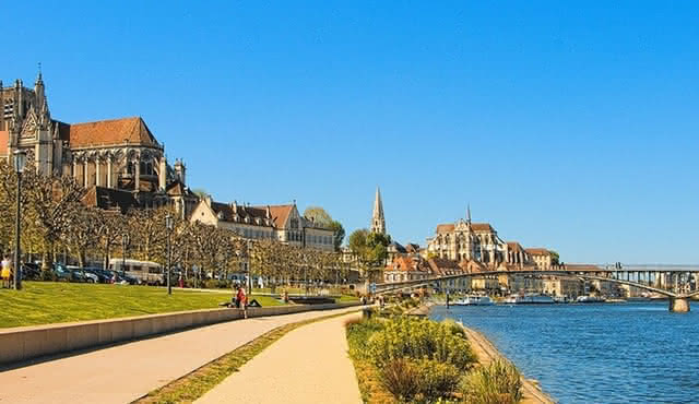 Touristic highlights of Auxerre a Private half day tour (4 Hours) with a local