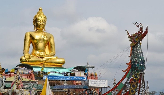 Chiang Rai Highlights from Chaing Mai Private Tour with Hotel
