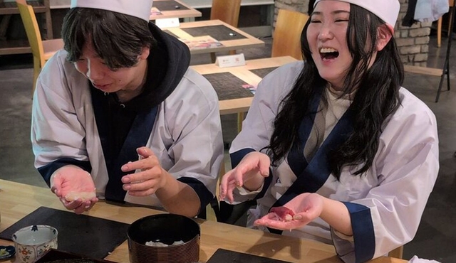 Clase de sushi del Monte Fuji cerca del parque Arakurayama Sengen