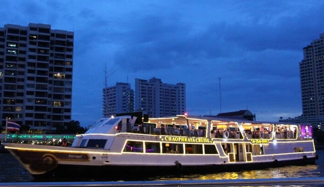 Chaophraya Cruise — Amazing Dinner Cruise