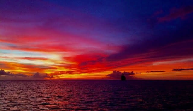 Grand Anse Bay Sunset and Champagne Group Cruise
