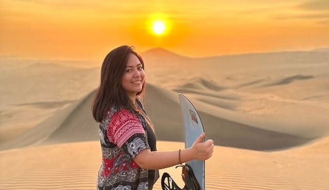 Sandboarding‐Unterricht in kleinen Gruppen in Lima