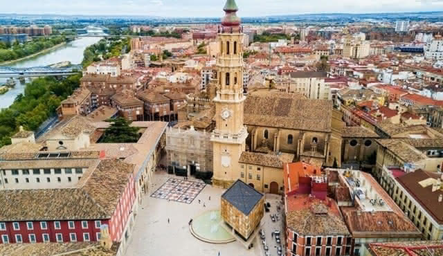 Tour privato personalizzato di Saragozza con guida locale