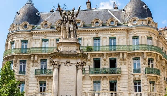 Explore Grenoble in 60 minutes with a Local