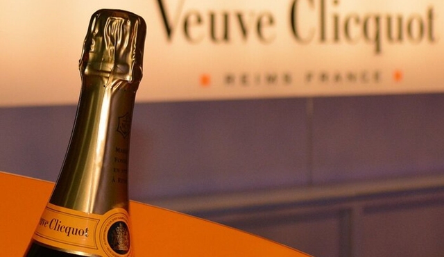 Visite du domaine familial Grand Cru et de la célèbre maison de champagne