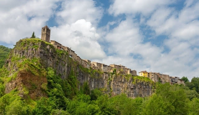 Historical Garrotxa day trip