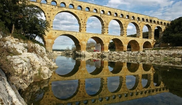 Full‐Day Guided Tour around Historical Provence