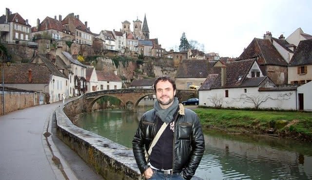 Touristic highlights of Semur‐en‐Auxois a Private half day tour with a local
