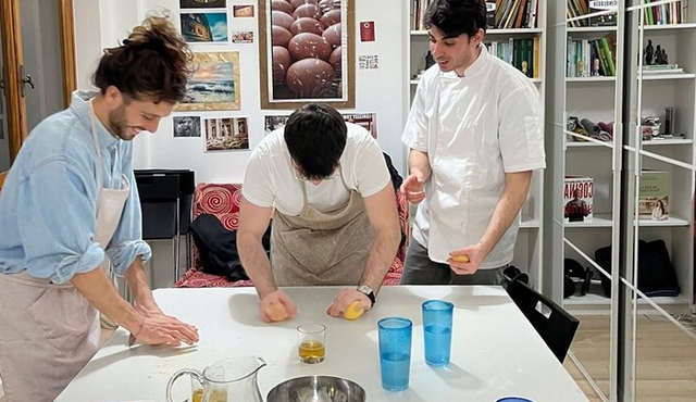 Apprendre à faire des pâtes et des sauces à la maison avec un chef romain