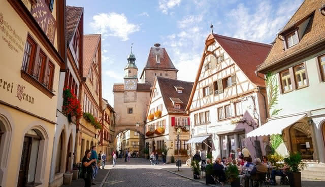 Private day trip: Frankfurt to Rothenburg ob der Tauber & back