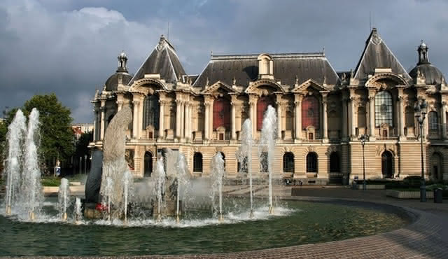 Lille Customizable Private Walking Tour with a Local