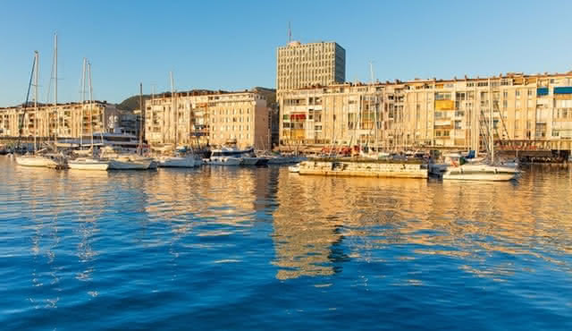 Toulon Stadt Geschichte und kulinarische Köstlichkeiten Spaziergang vom Hafen