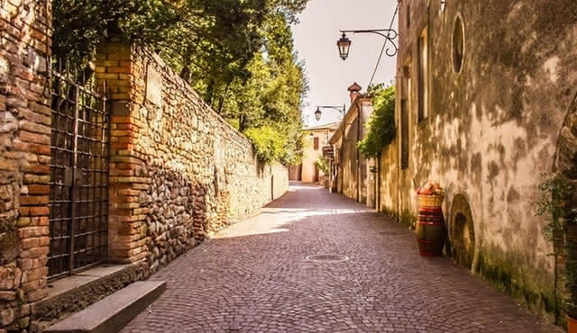 From Padua to Arquà Petrarca, the medieval village