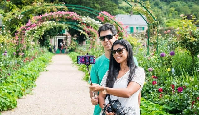 Visite d'une journée en petit groupe du château de Versailles et de Giverny au départ de Paris