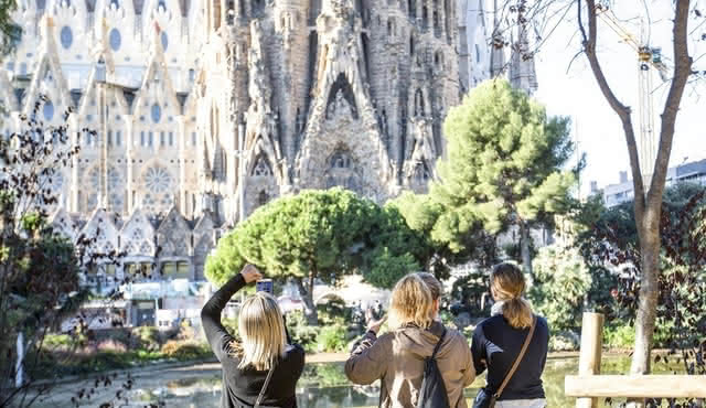 Fast Track Guided Tour Sagrada Familia