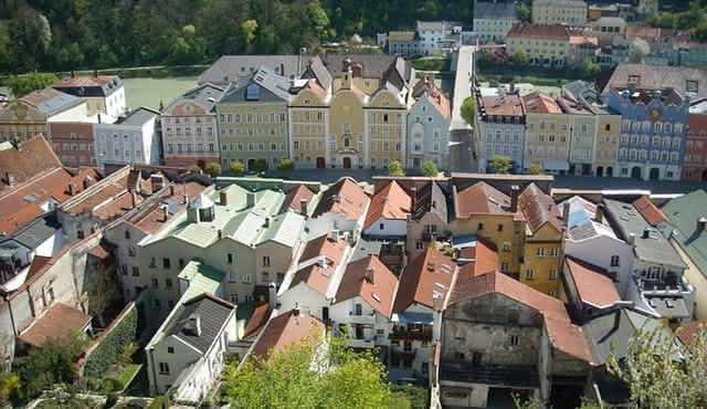 Tour privado a pie por el castillo de Burghausen con guía profesional