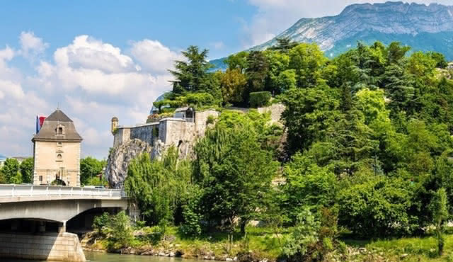 Walking Tour to Fontaine des Trois Ordres
