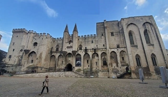 Marseille Provence Airport transfer ↔ Avignon
