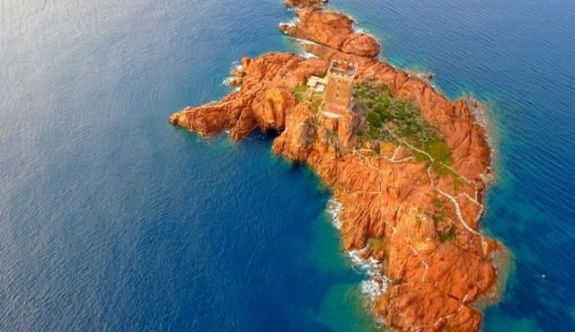Abfahrt von Fréjus: Estérel, Calanques und rote Felsen