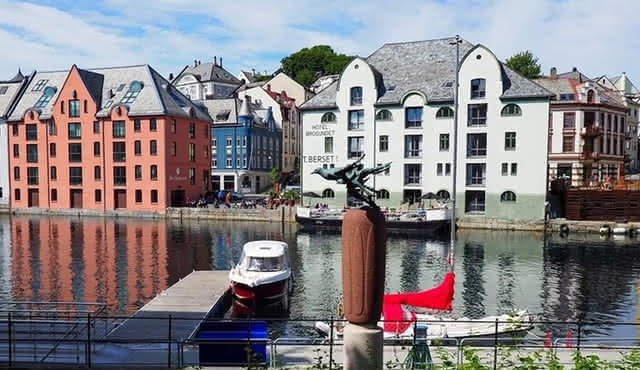 Ålesund Sightseeing and Viking Saga Islands