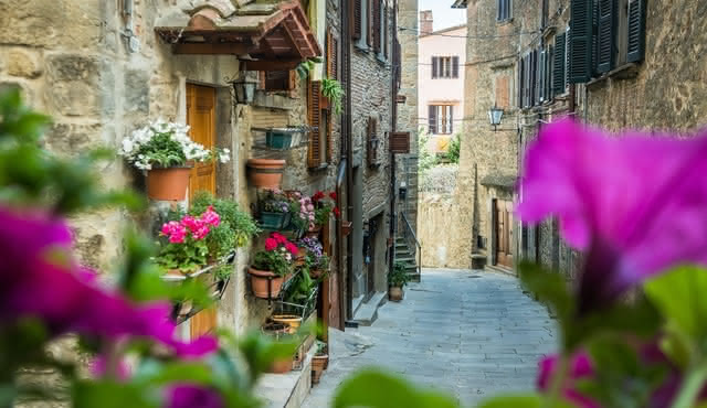 Cortona private walking tour