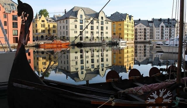 Trollstigen Highlights Adventure Tour in First Class from Alesund