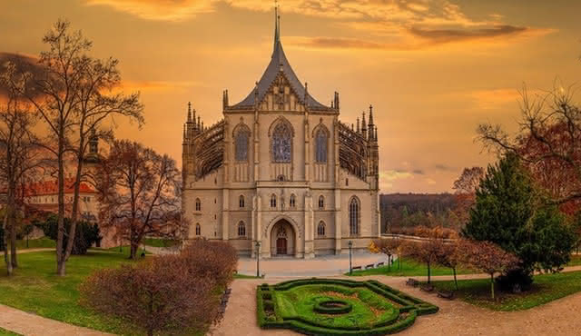 Kutná Hora Mittelalterliche Stadt im Oldtimer Cabrio Auto