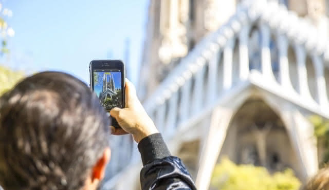 Fast Track Guided Tour Sagrada Familia with Towers