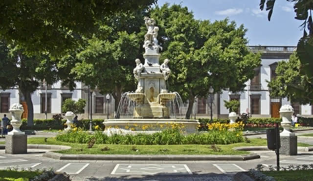 Full day tour visiting Santa Cruz, La Laguna and Anaga