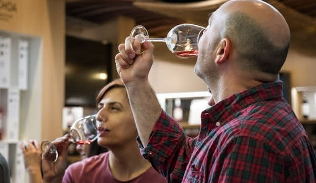 Besuch von zwei Weingütern in La Rioja mit Pintxos aus Bilbao