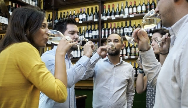 Wine tasting and tapas in Zaragoza