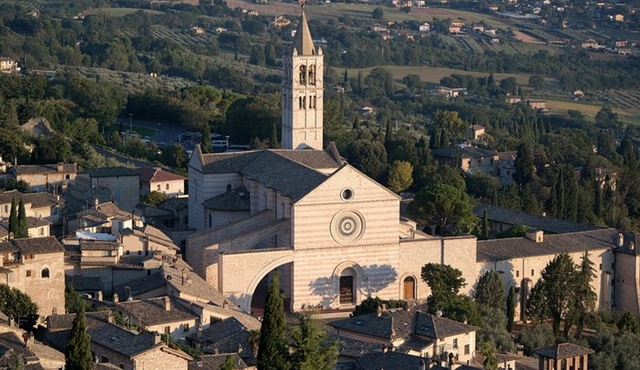 Daytrip from Rome to Orvieto, Todi & Assisi with Private Driver