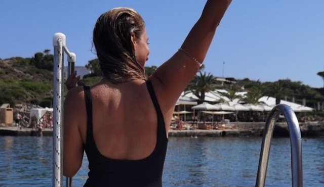 Rhodes: Excursión privada en yate con bebidas, natación y snorkel