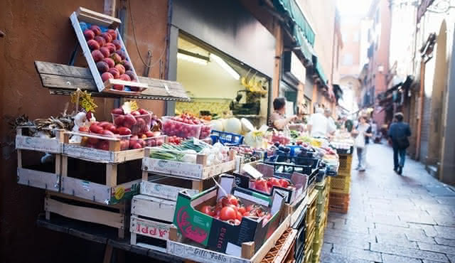 Private market tour, lunch or dinner and cooking demo in Camogli