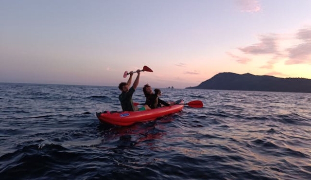 Sunset guided kayak tour from Bandol with appetizers and drinks