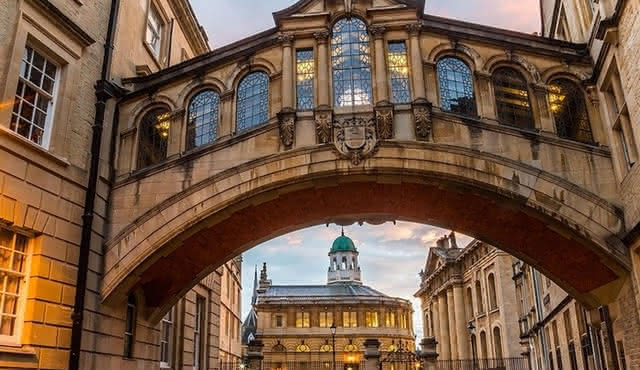 Private London to Oxford or Oxford to London Transfers