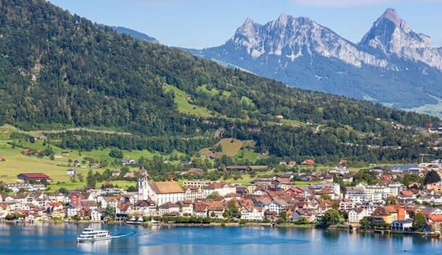 Explore Zug in 60 minutes with a Local