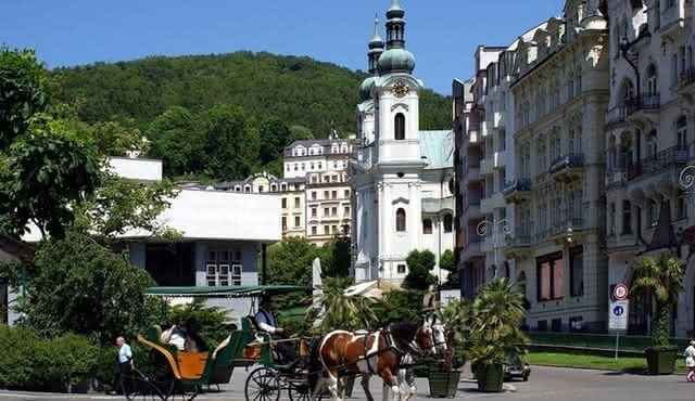 Karlovy Vary and Loket Castle Private Day Tour from Prague
