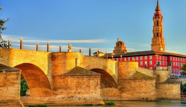 Visita Autoguiada a Zaragoza: Caza del Carroñero