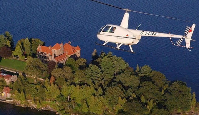 Tour en helicóptero por las mil islas con los castillos de Boldt y Singer