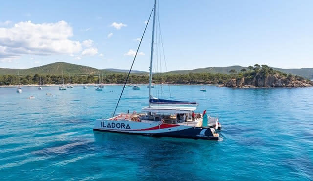 Tarde de Farniente en un Maxi Catamarán Brégançon Hyères