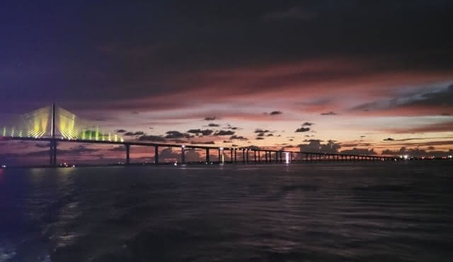 St. Petersburg Bootsfahrt bei Sonnenuntergang