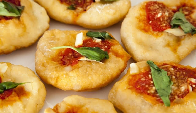 Private Pizza & Tiramisù Class at a local's home with lunch or dinner in Todi