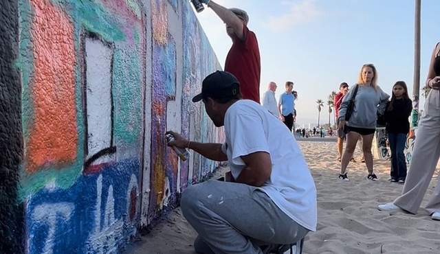 Vernice spray da 2 ore sulle famose pareti artistiche di Venezia