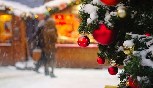 Unusual track game on Christmas markets in Clermont‐Ferrand