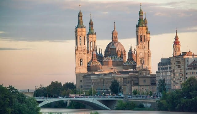 Zaragoza: Private Tour with a Local Guide
