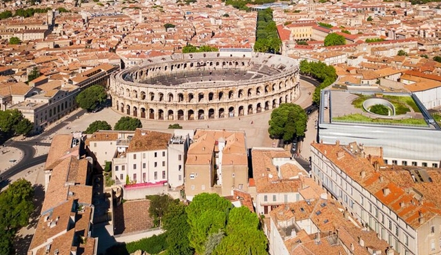 Explore Nîmes in 60 minutes with a Local