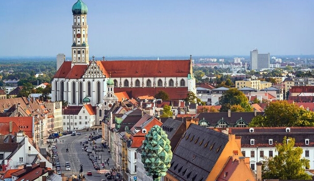 Self‐guided scavenger hunt and city game in Augsburg