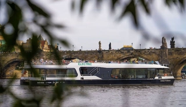 Prague one‐hour cruise